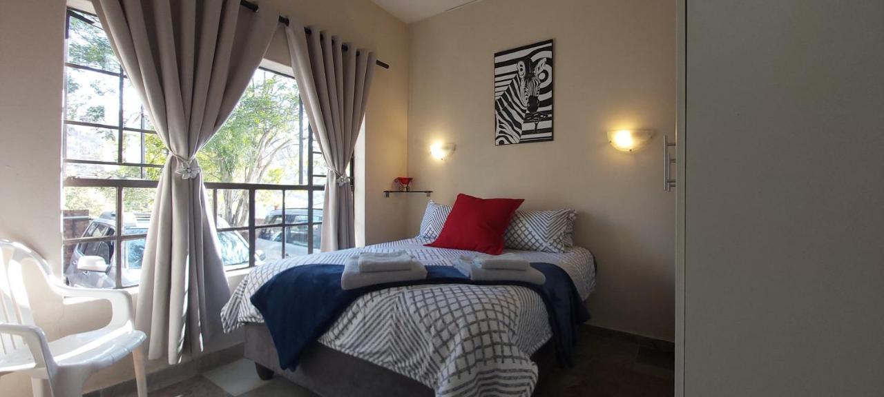 13 @ Rhinoroad Nelspruit Apartment Mbombela Bagian luar foto